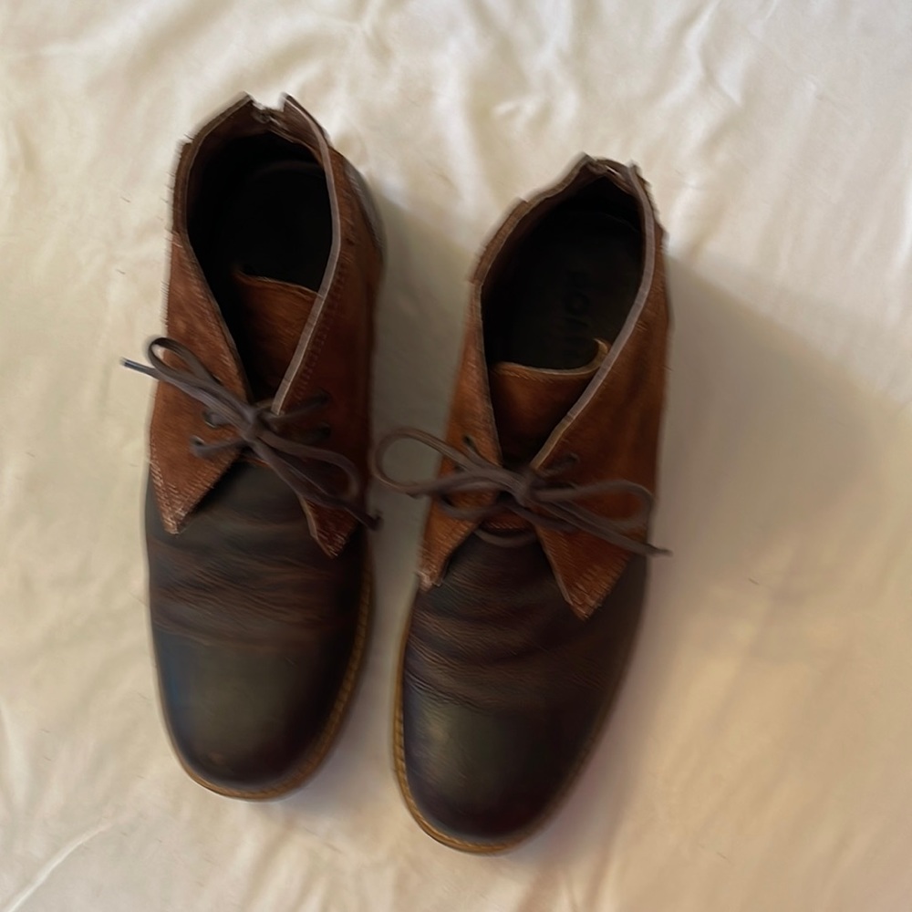 Roan boot shoes mens size 10. Very comfortable, lightly worn.